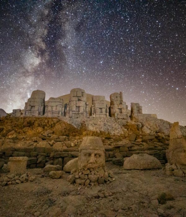 Ancient Skywatchers: The Forgotten Lineages of Astrology