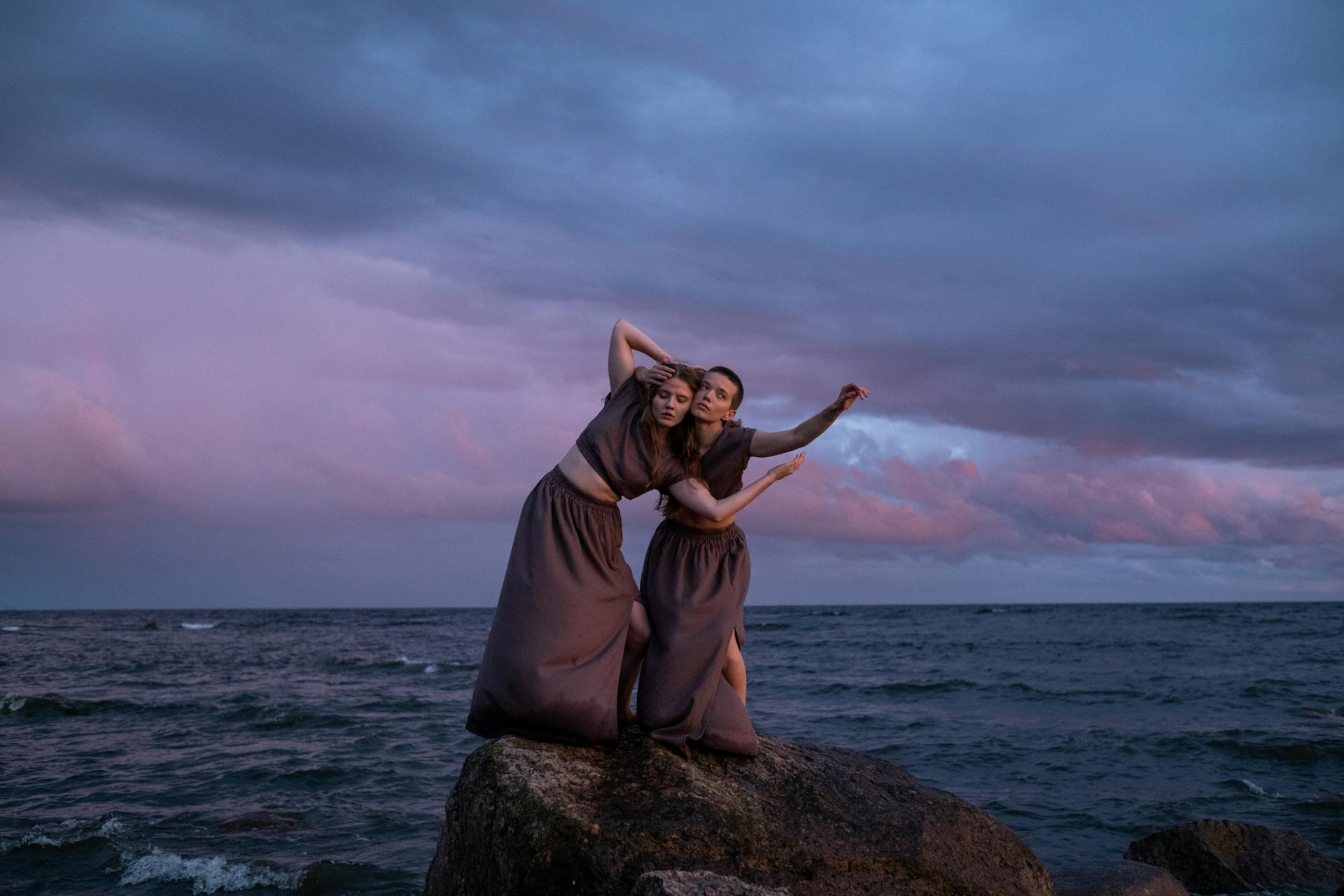 Emotional Cycles and the Moon: Understanding Your Inner Tides