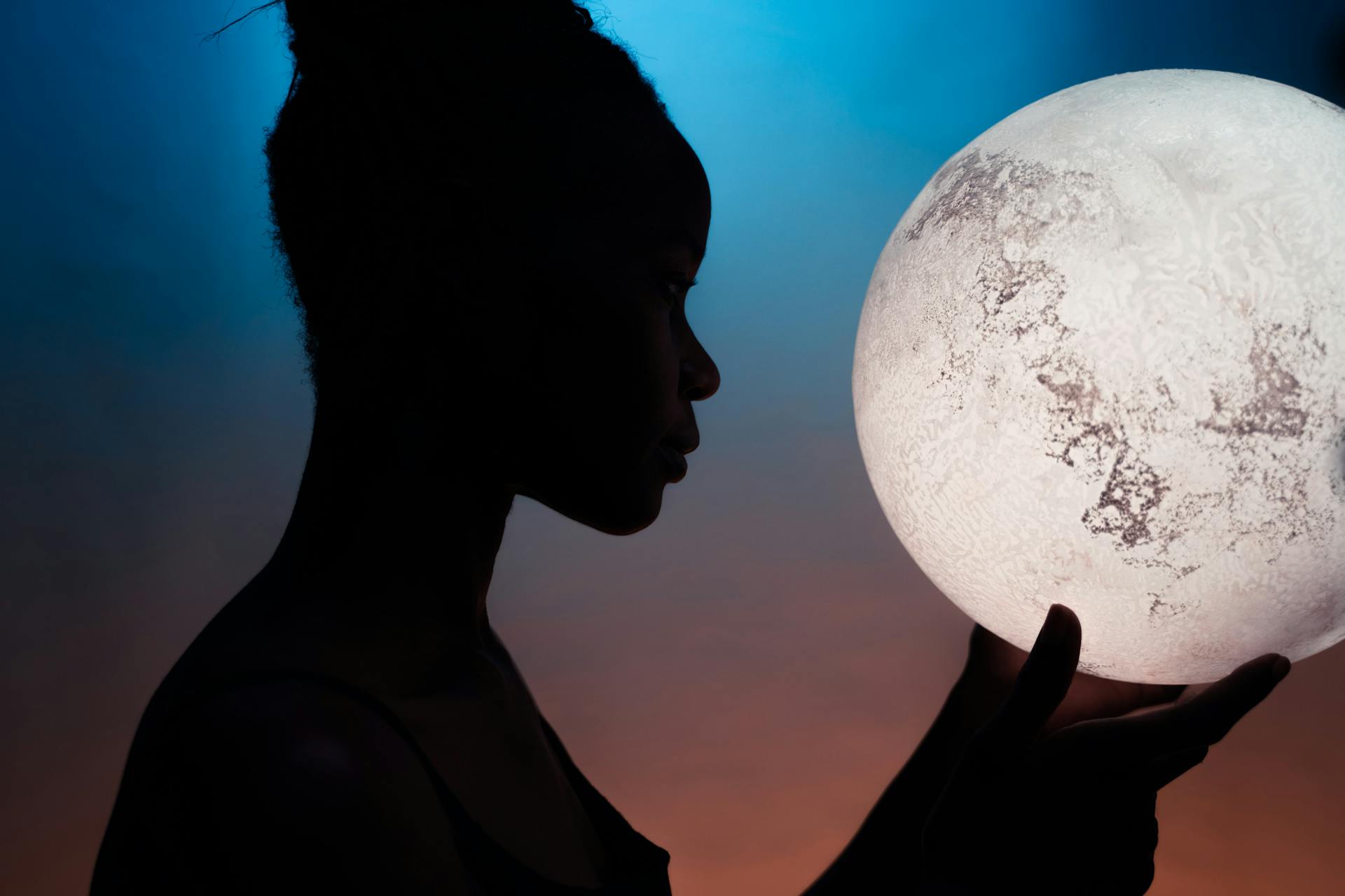 How to Adapt Moon Rituals to Your Lifestyle