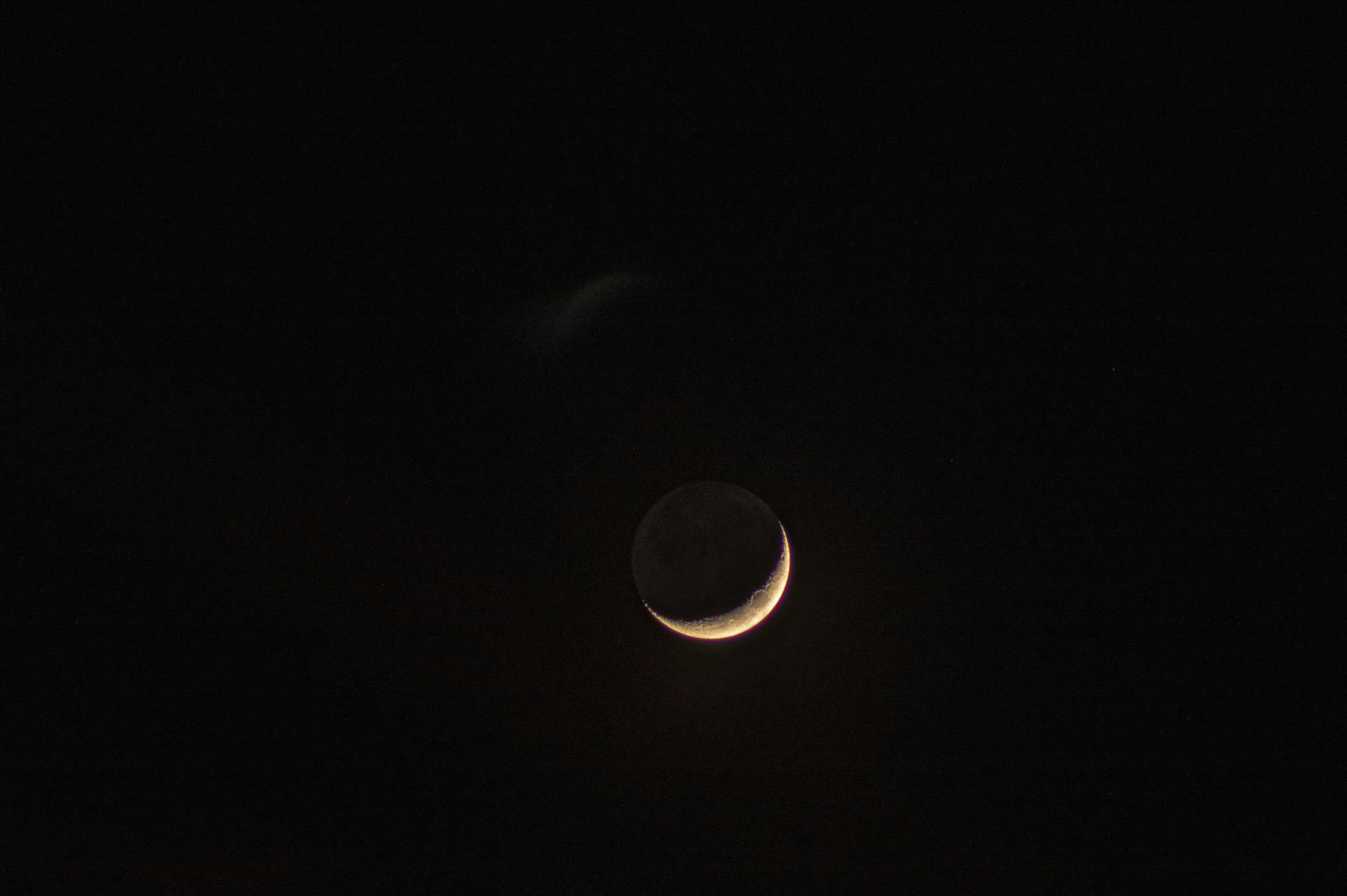 Last Quarter Moon Ritual: Let Go, Unhook, and Reclaim Your Energy