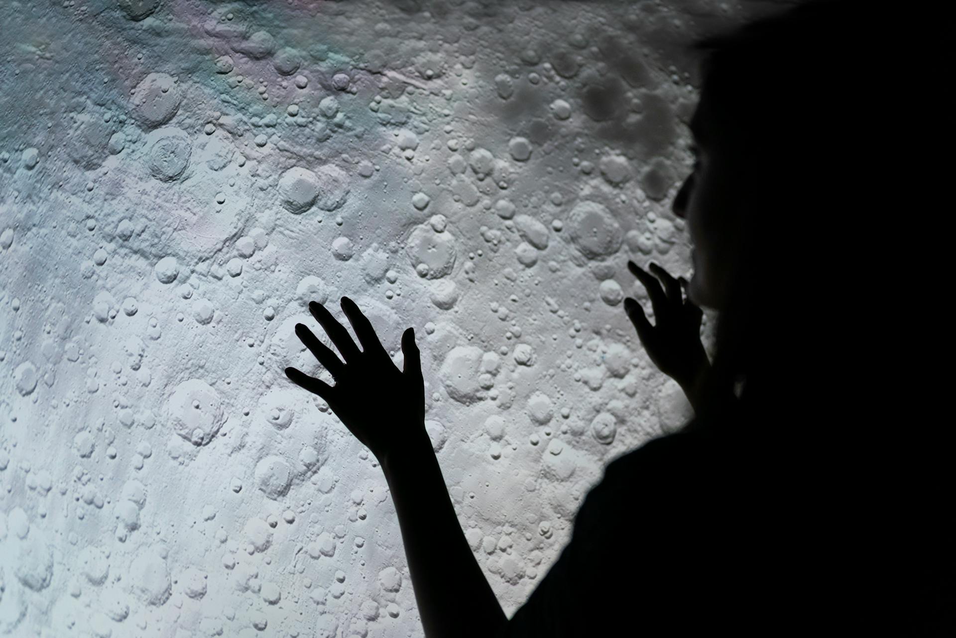 Moon Cycles and Spiritual Growth: Harnessing Lunar Energy for Transformation