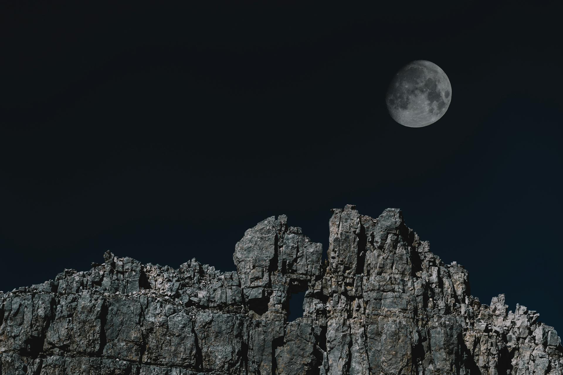 The Moon in the Houses: Your Emotional Magic in the Twelve Realms