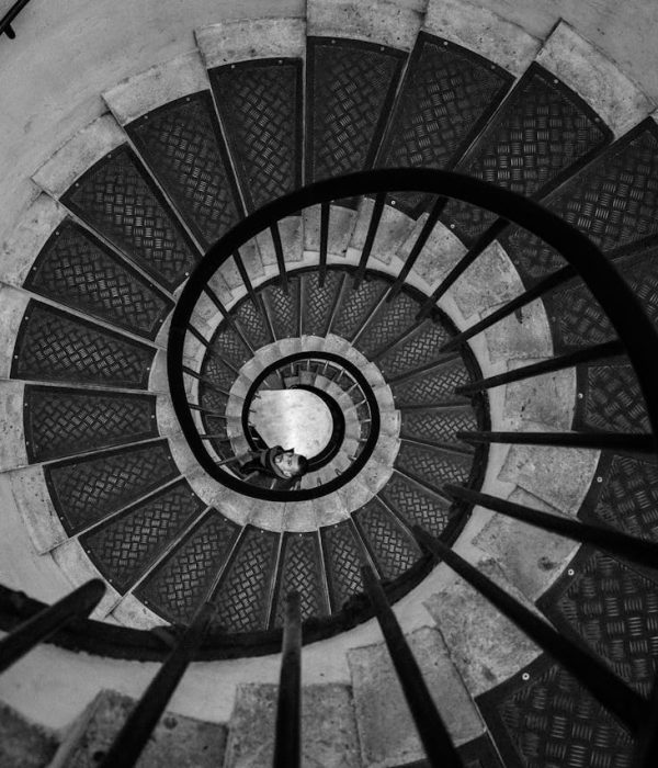 Recurring Dreams and the Secrets They Refuse to Let You Forget