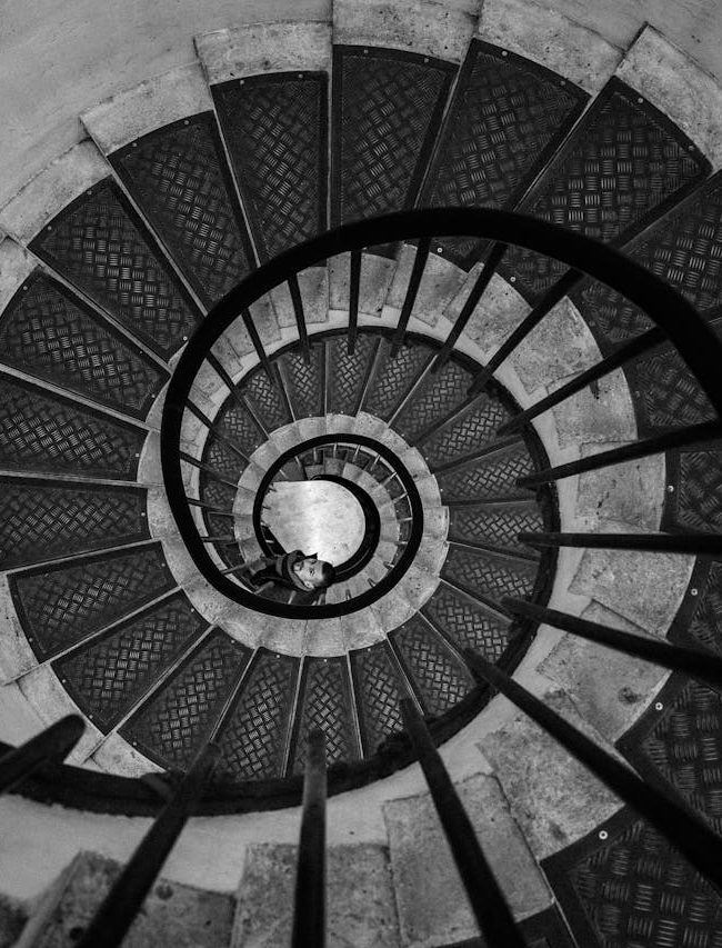 Recurring Dreams and the Secrets They Refuse to Let You Forget