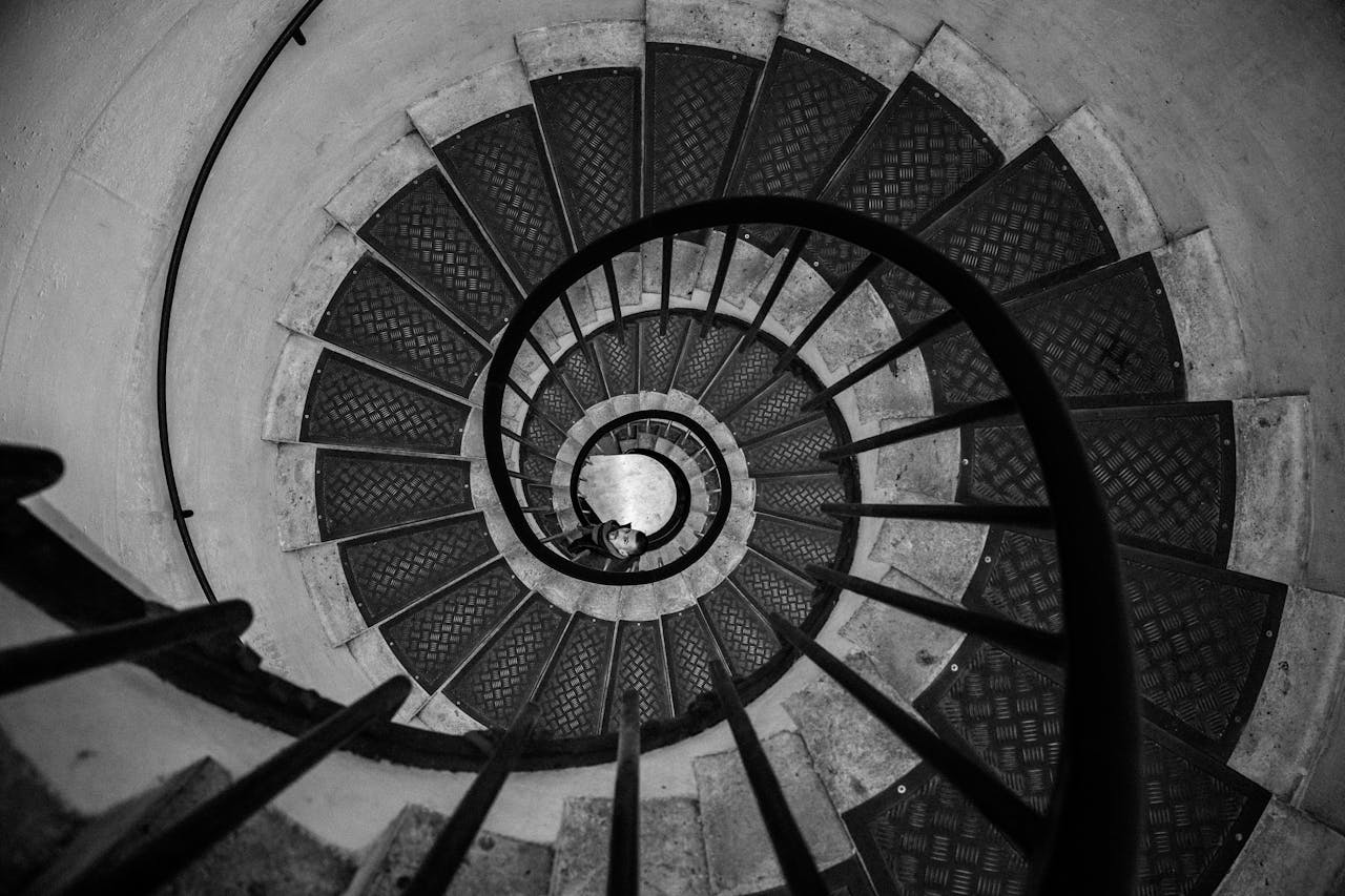 Recurring Dreams and the Secrets They Refuse to Let You Forget
