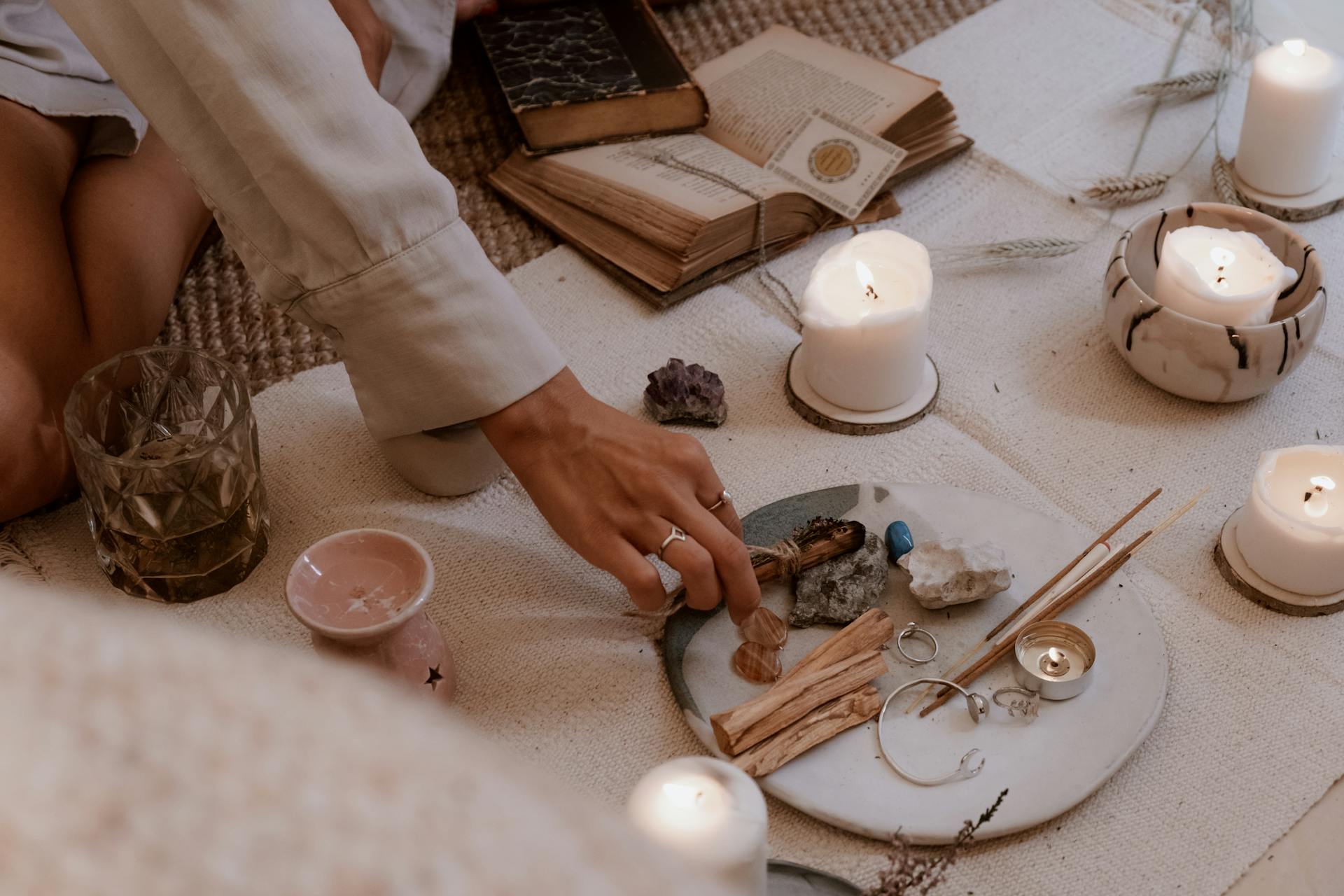 Waning Crescent Moon Ritual: Rest, Renewal, and Surrender