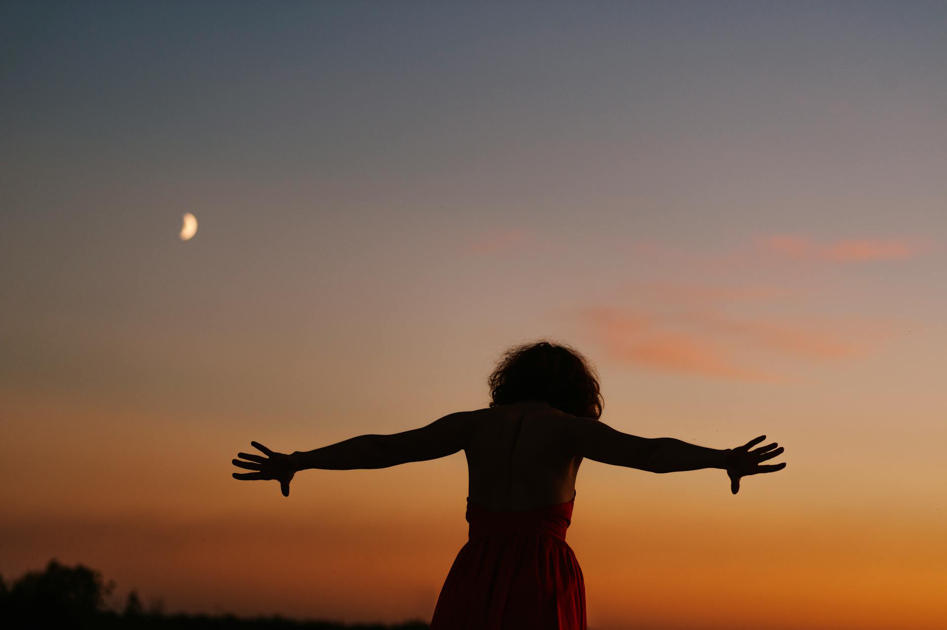 Waxing Crescent Ritual: How to Take Action and Stay Motivated