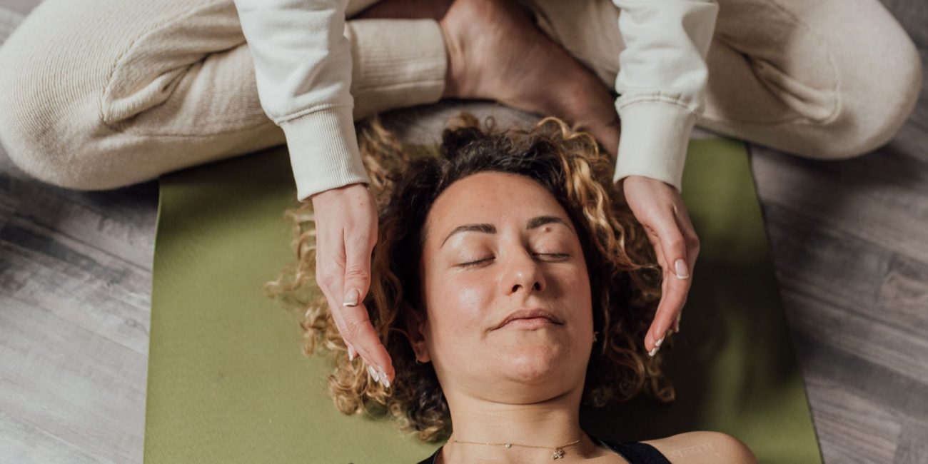 The Health Benefits of Energy Healing: From Relaxation to Immunity