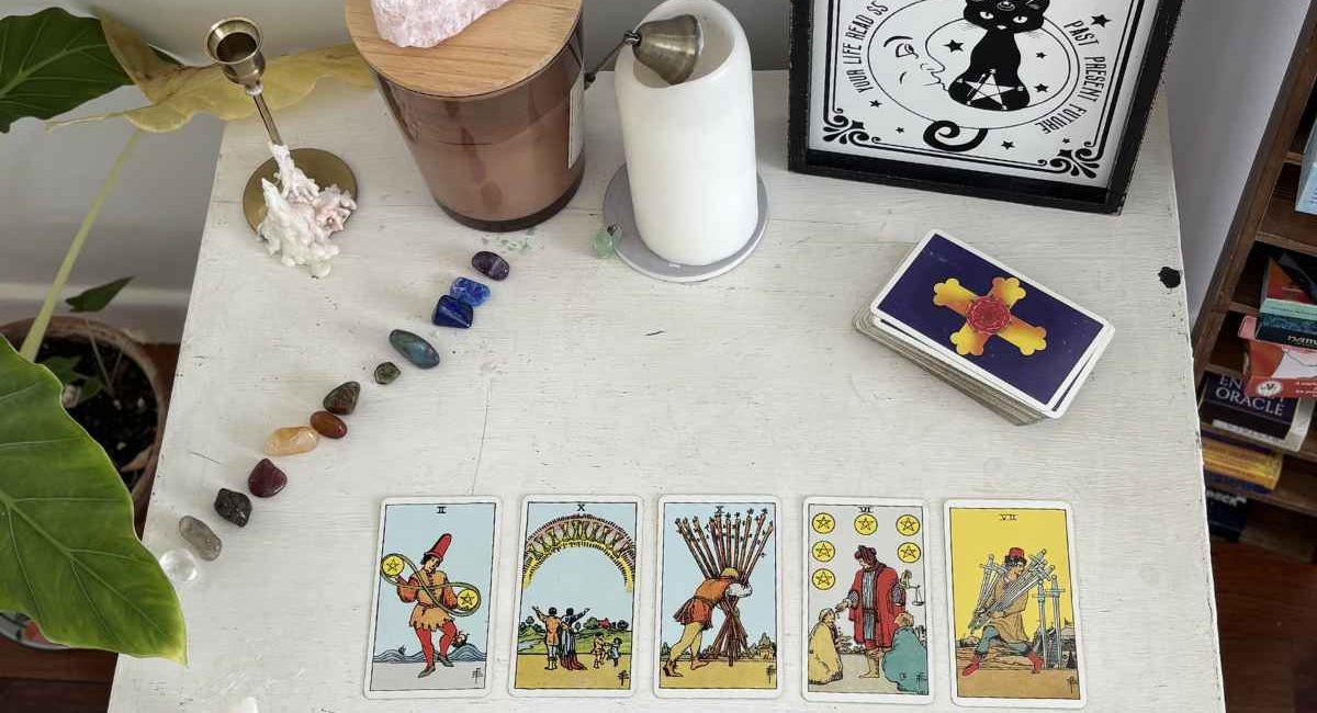 Yes or No Tarot Spread for Clear Guidance When Facing a Decision