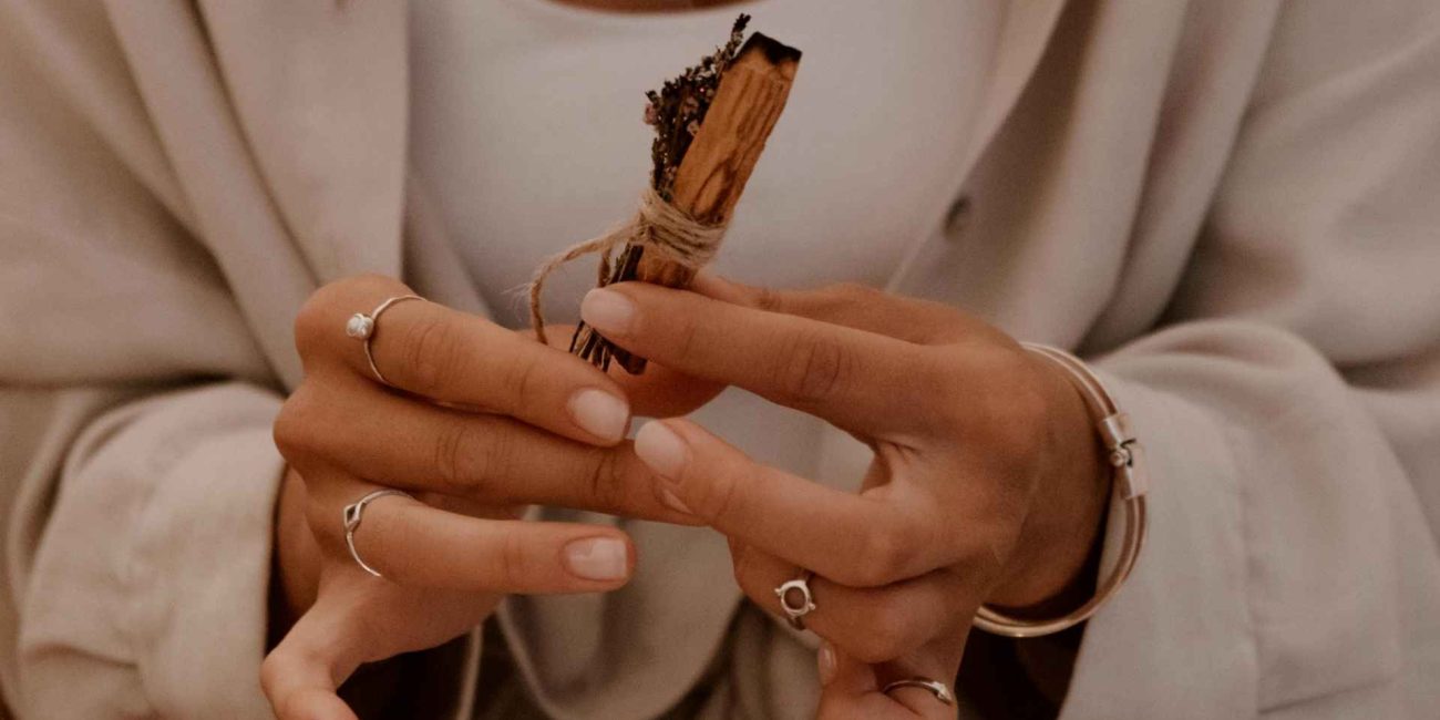 The Role of Scent in Ritual & Atmosphere